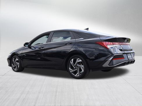 Used 2024 Hyundai Elantra Limited FWD image 4