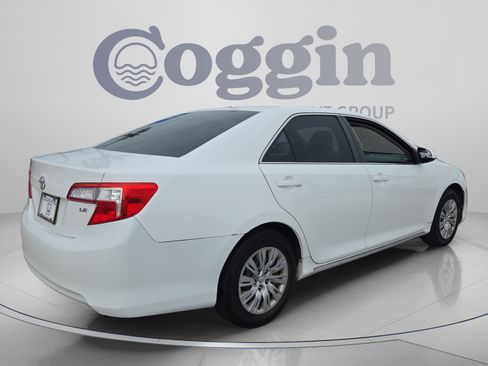 Used 2014 Toyota Camry LE FWD image 5