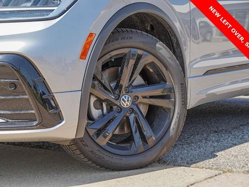 Certified 2024 Volkswagen Tiguan SE R-Line FWD image 2