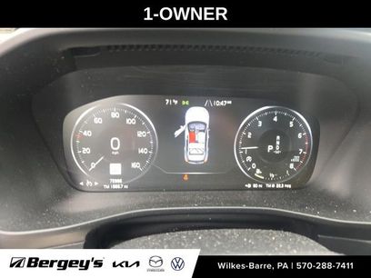 Used 2021 Volvo XC40 T5 Momentum w/ Premium Package