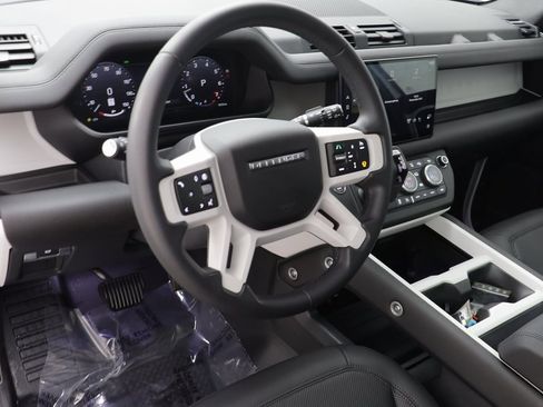 Used 2025 Land Rover Defender 110 S image 6