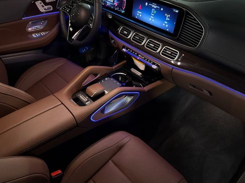 New 2026 Mercedes-Benz GLS 450 4MATIC image 16