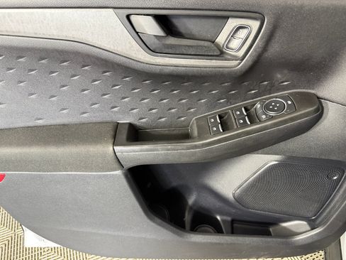 Used 2020 Ford Escape S image 19