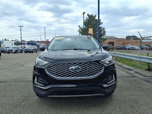 Certified 2023 Ford Edge SEL w/ Convenience Package AWD/4WD image 3