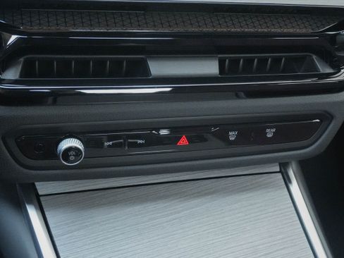 Certified 2025 BMW 330i Sedan RWD image 25