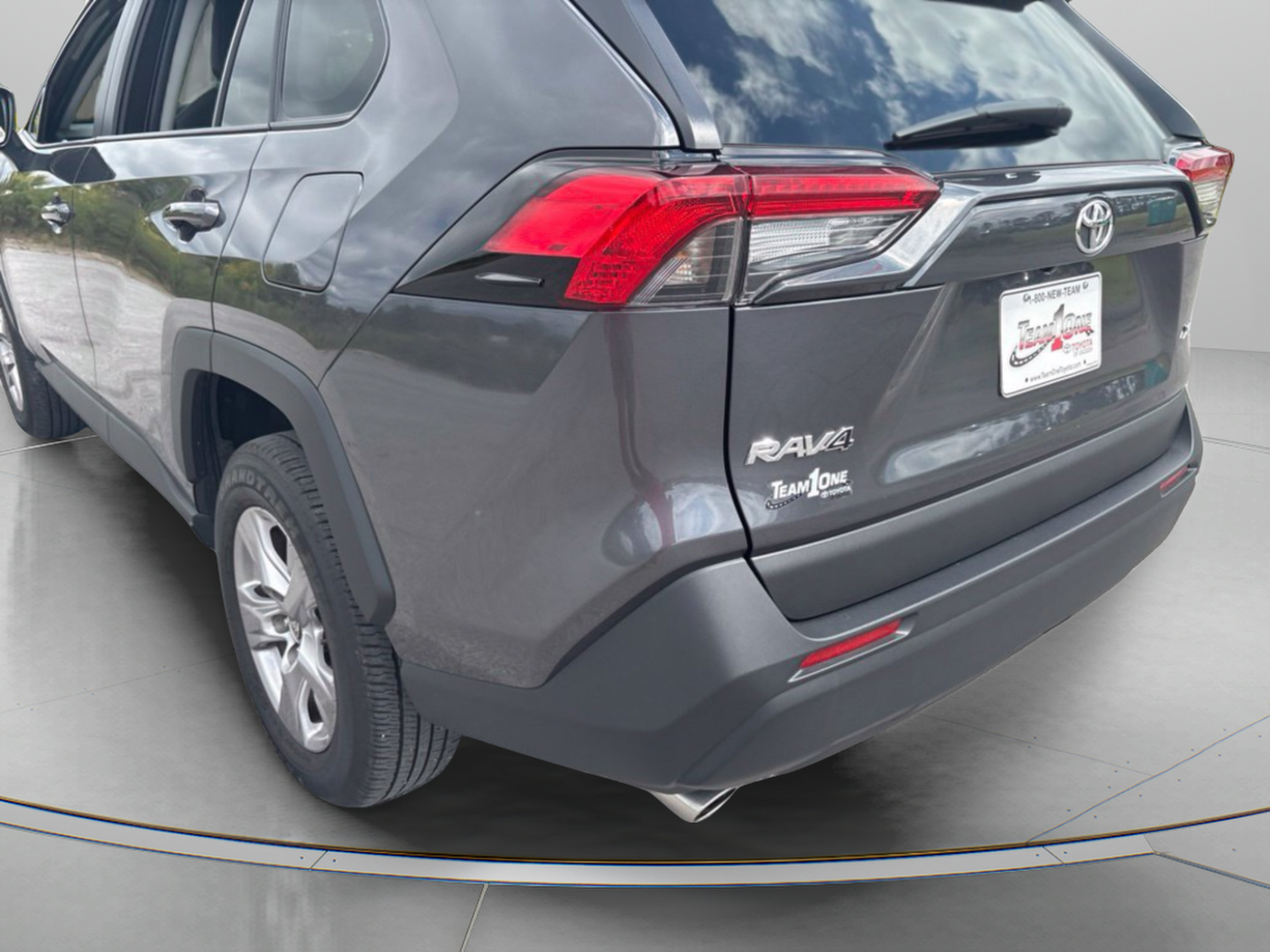 Used 2025 Toyota RAV4 XLE FWD image 10