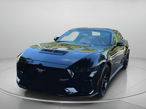 Used 2025 Ford Mustang GT RWD image 11