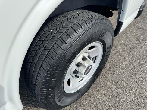 Used 2009 GMC Savana 3500 RWD image 35