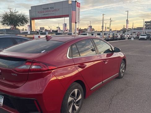 Used 2019 Hyundai Ioniq SEL image 4