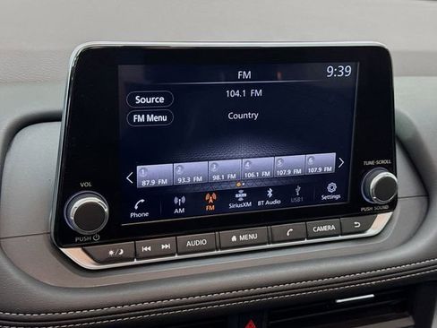 Used 2023 Nissan Rogue SV w/ SV Premium B Package image 16