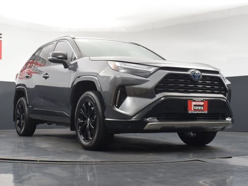 Used 2024 Toyota RAV4 XSE AWD/4WD image 31