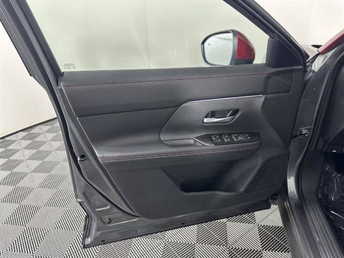 New 2025 Nissan Kicks SR AWD/4WD image 18