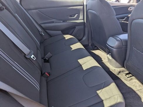 Used 2024 Hyundai Elantra SEL w/ Convenience Package image 13