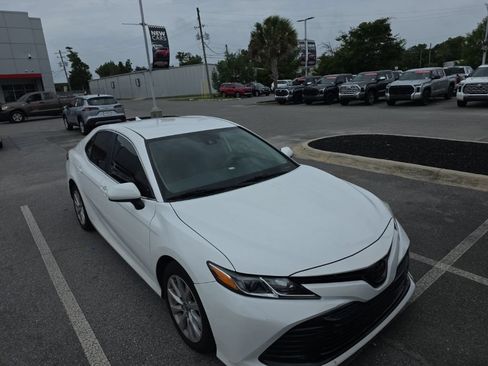 Used 2020 Toyota Camry LE FWD image 12