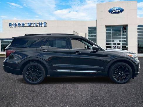 Used 2023 Ford Explorer XLT w/ Equipment Group 202A AWD/4WD image 2