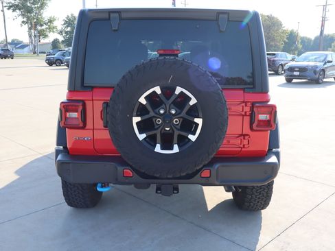 Used 2025 Jeep Wrangler Unlimited Rubicon 4xe w/ Safety Group AWD/4WD image 6