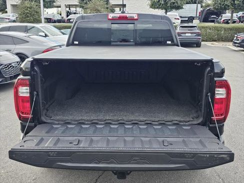 Used 2024 GMC Canyon Denali image 7