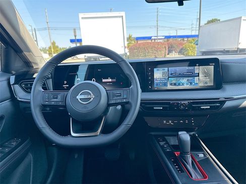 Used 2025 Nissan Kicks SR image 19