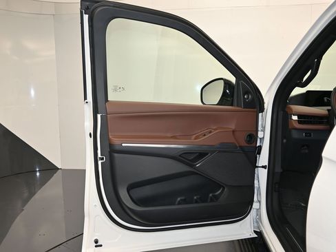 New 2026 Lincoln Navigator Reserve AWD/4WD image 10