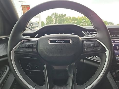 Used 2023 Jeep Grand Cherokee Altitude AWD/4WD image 37