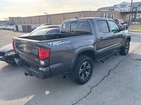 Used 2019 Toyota Tacoma TRD Sport image 6