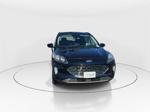 Used 2021 Ford Escape Titanium w/ Titanium Elite Package image 3