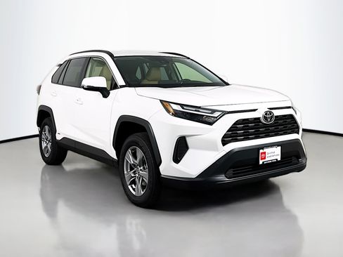 Used 2025 Toyota RAV4 XLE AWD/4WD image 1