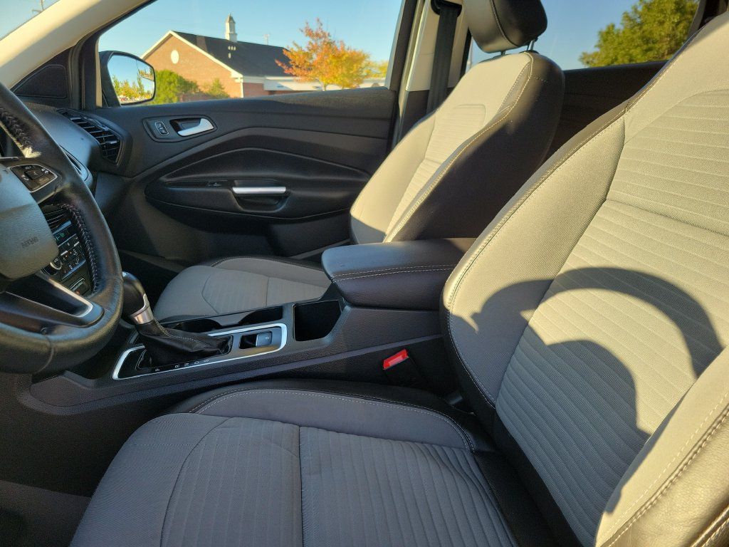 Certified 2018 Ford Escape SE w/ SE Sport Appearance Package AWD/4WD image 18