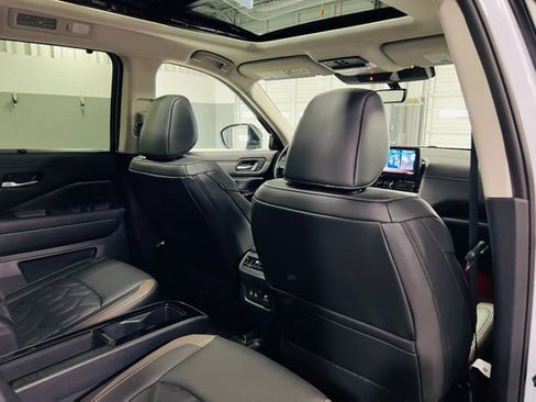 New 2026 Nissan Pathfinder Platinum FWD image 39