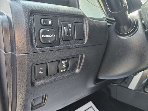 Used 2016 Toyota 4Runner SR5 AWD/4WD image 14