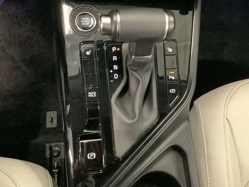 Certified 2025 Kia Niro EX image 10