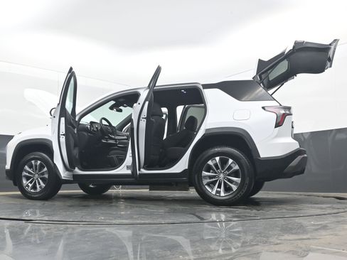Used 2025 Chevrolet Equinox LT FWD image 44