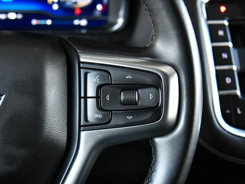 Used 2024 Chevrolet Suburban LT image 34