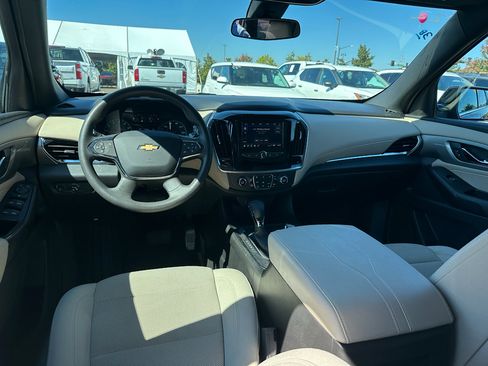 Used 2022 Chevrolet Traverse LS image 12