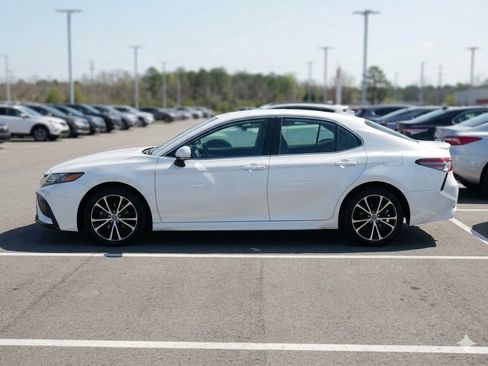 Used 2021 Toyota Camry SE w/ Carpet Mat Package (TMS) FWD image 6