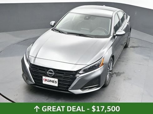 Used 2023 Nissan Altima 2.5 SV image 35