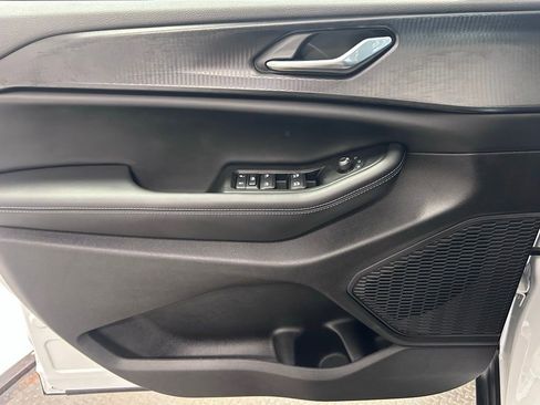 Used 2025 Jeep Grand Cherokee Altitude RWD image 4