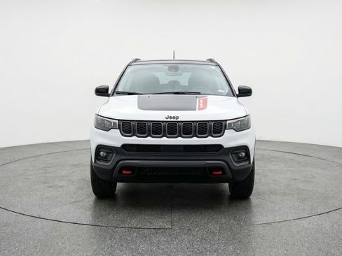 Used 2025 Jeep Compass Trailhawk AWD/4WD image 2