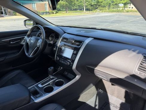 Used 2015 Nissan Altima 2.5 SL w/ Technology Package FWD image 36