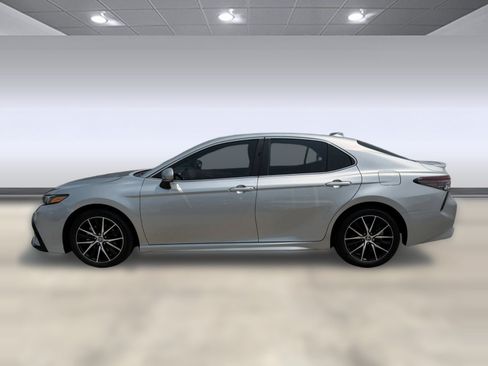 Used 2023 Toyota Camry SE FWD image 2