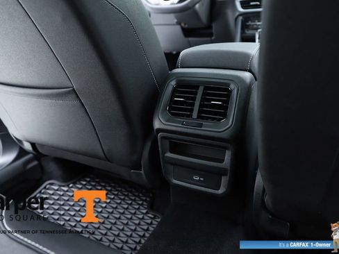 Used 2025 Volkswagen Taos SEL image 38