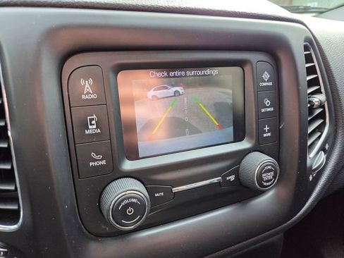 Used 2018 Jeep Compass Latitude image 11