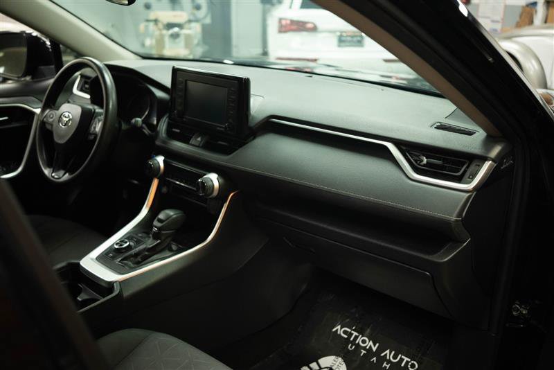 Used 2020 Toyota RAV4 XLE AWD/4WD image 14