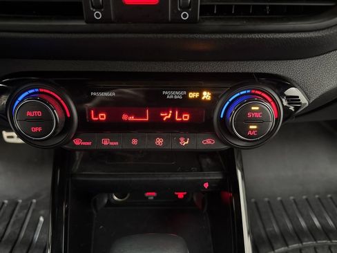 Used 2023 Kia Forte GT-Line w/ GT-Line Premium Package image 17