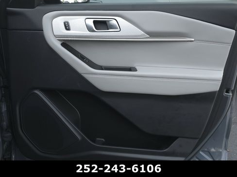 Used 2025 Ford Explorer Active w/ Active Comfort Package RWD image 49