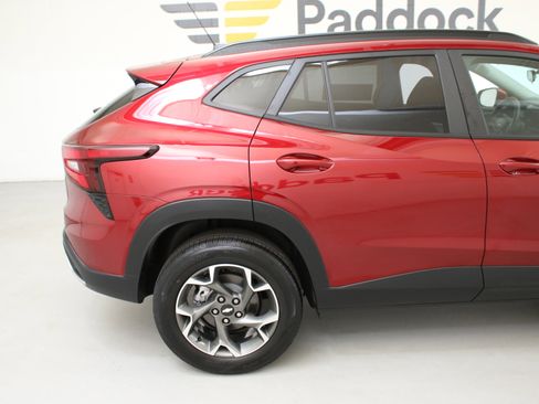Used 2024 Chevrolet Trax LT FWD image 10