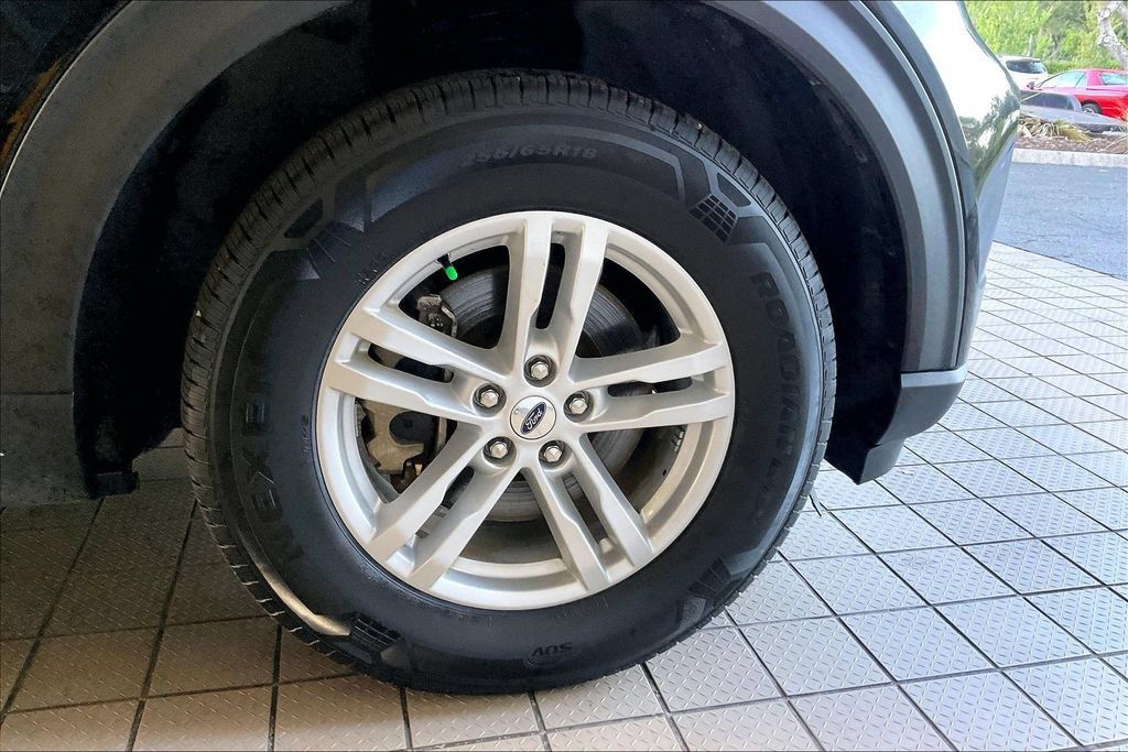 Used 2024 Ford Explorer XLT AWD/4WD image 35