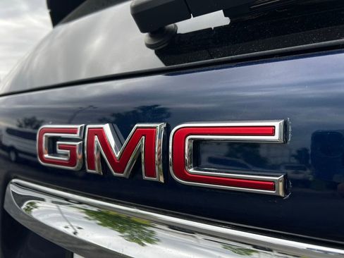Used 2023 GMC Terrain SLT AWD/4WD image 12