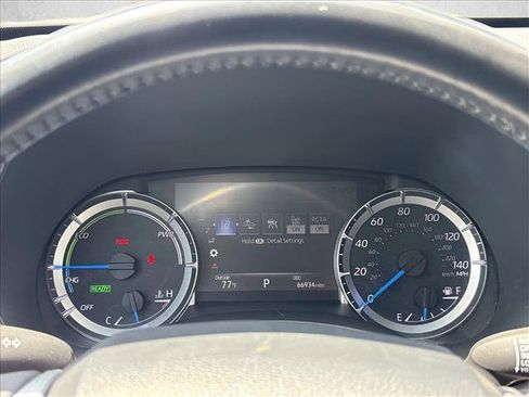 Used 2023 Toyota Highlander XLE AWD/4WD image 13