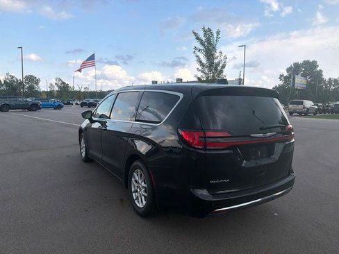 Certified 2023 Chrysler Pacifica Touring-L FWD image 3